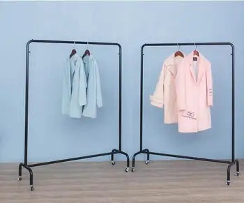 Багажник за изложбата стоки магазин за дрехи открит специален портална висящи рафтове за изложбата на стоки с един род, подвижни с колела